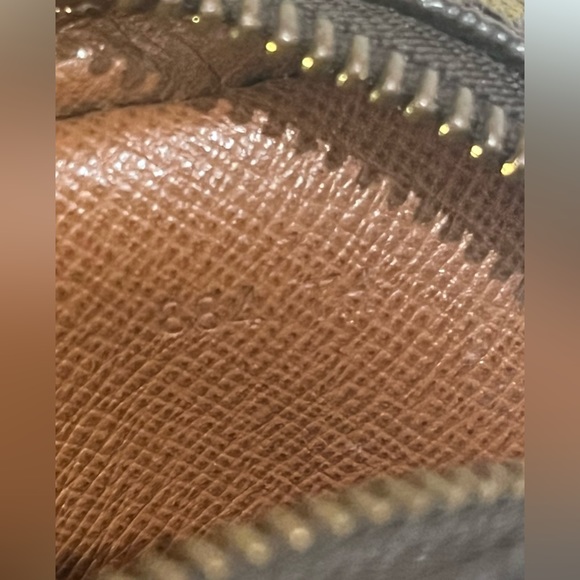 Authentic LOUIS VUITTON Marly Dragonne wristlet in Monogram PM - Picture 11 of 12